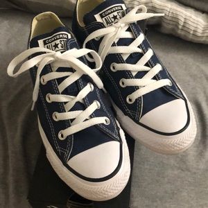 Womens size 6 navy converse